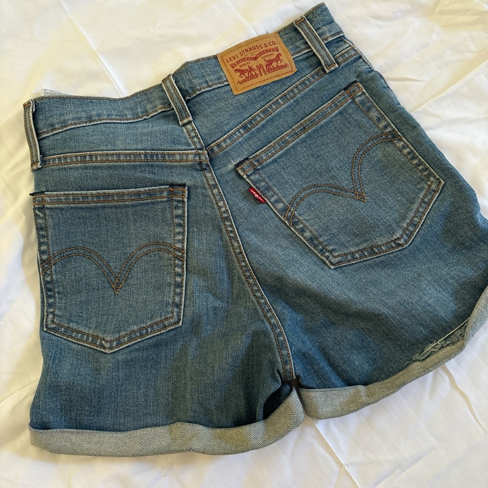 Levi's Women's Classic Blue Jean Shorts wedgie short